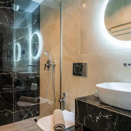 Roselia - Luxury Escape With Magnificent Views, By Zantewize Villa *