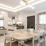 Roselia - Luxury Escape With Magnificent Views, By Zantewize