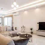 Villa Roselia - Luxury Escape With Magnificent Views, By Zantewize *