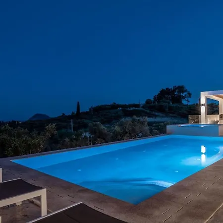 Roselia - Luxury Escape With Magnificent Views, By Zantewize *
