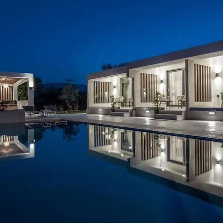 Roselia - Luxury Escape With Magnificent Views, By Zantewize *