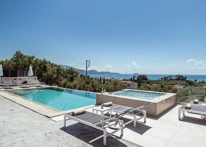 Villa Roselia - Luxury Escape With Magnificent Views, By Zantewize *