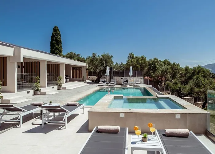 Roselia - Luxury Escape With Magnificent Views, By Zantewize *