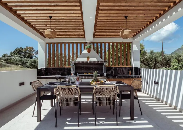 Roselia - Luxury Escape With Magnificent Views, By Zantewize *