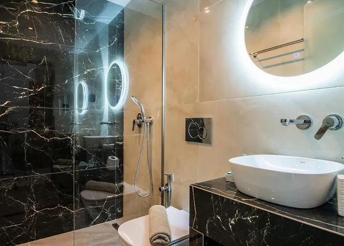 Roselia - Luxury Escape With Magnificent Views, By Zantewize Villa *