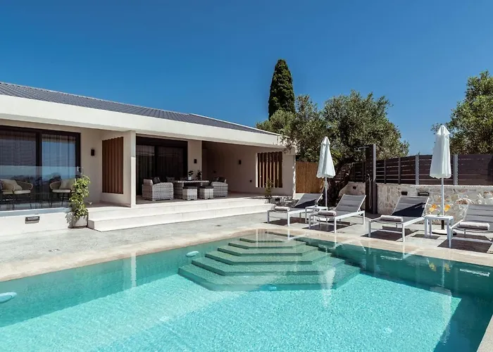 Roselia - Luxury Escape With Magnificent Views, By Zantewize Villa *