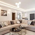 Roselia - Luxury Escape With Magnificent Views, By Zantewize Villa *