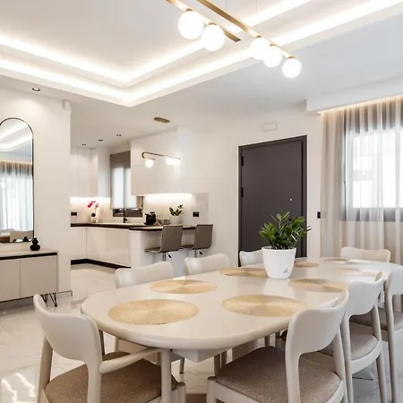 Roselia - Luxury Escape With Magnificent Views, By Zantewize