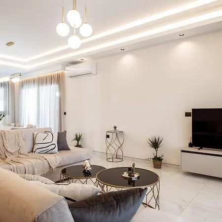 Villa Roselia - Luxury Escape With Magnificent Views, By Zantewize *