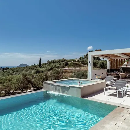 Roselia - Luxury Escape With Magnificent Views, By Zantewize Villa *