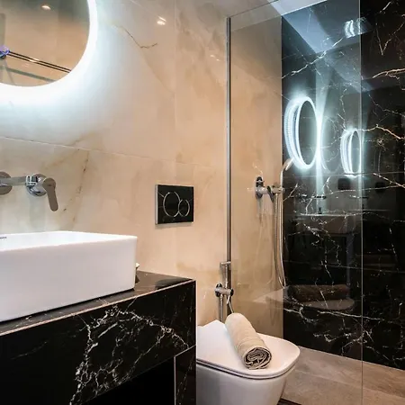 Roselia - Luxury Escape With Magnificent Views, By Zantewize Villa *