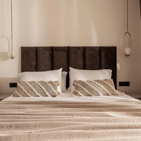 Roselia - Luxury Escape With Magnificent Views, By Zantewize Laganász