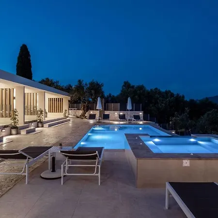 Roselia - Luxury Escape With Magnificent Views, By Zantewize Vilă Laganas