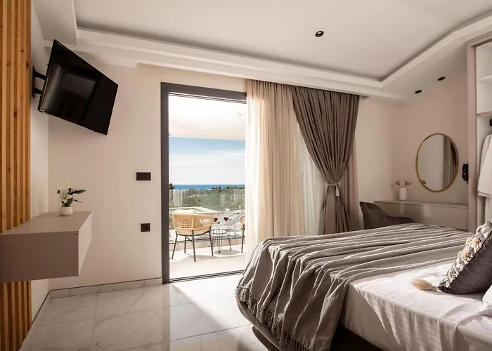 Roselia - Luxury Escape With Magnificent Views, By Zantewize Villa