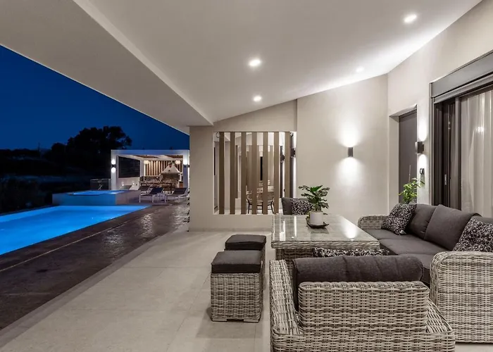 Вилла Roselia - Luxury Escape With Magnificent Views, By Zantewize