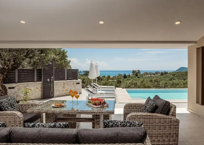 Villa Roselia - Luxury Escape With Magnificent Views, By Zantewize *